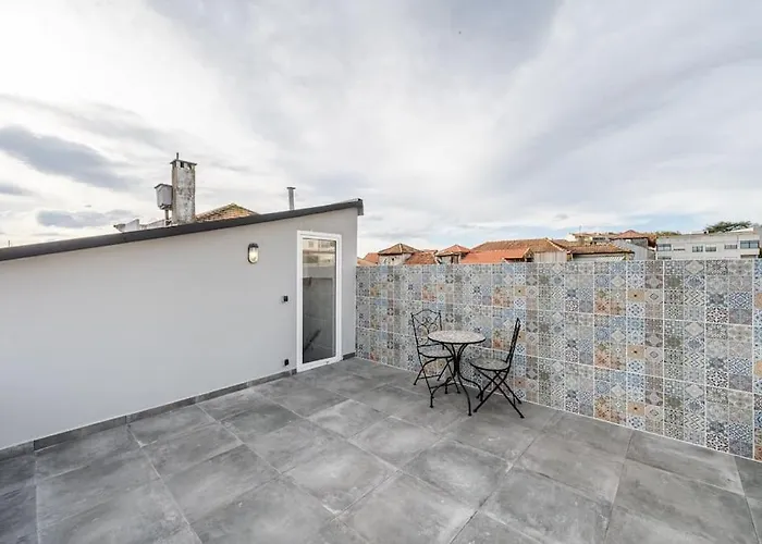 Charming 2br W Terrace & Garden *