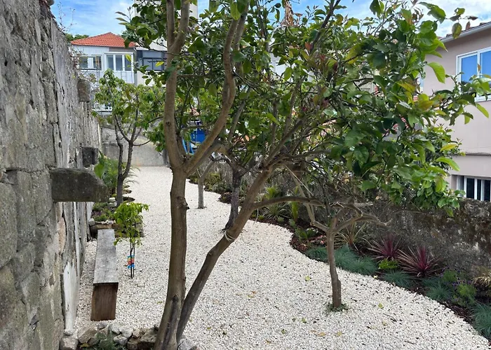 Charming 2br W Terrace & Garden * Oporto