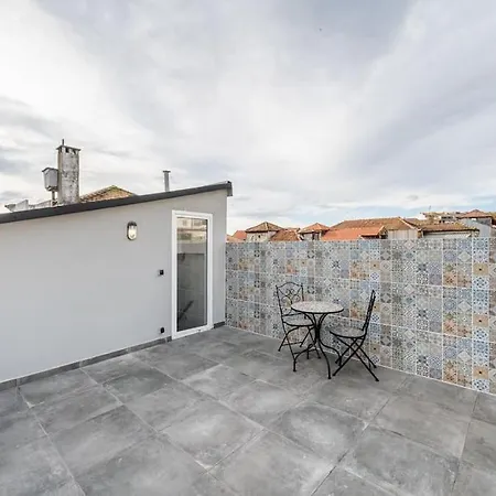 Charming 2br W Terrace & Garden *