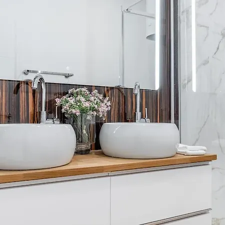 Charming 2br W Terrace & Garden