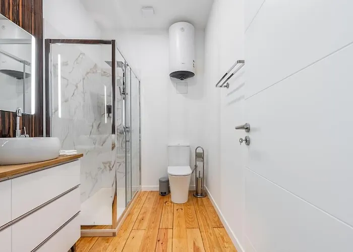 Charming 2br W Terrace & Garden Lejlighed *