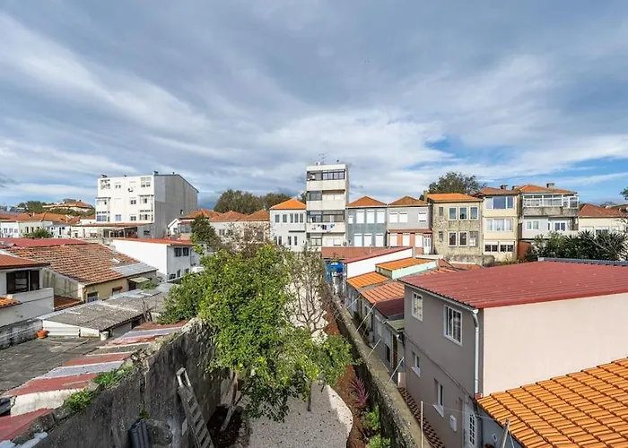 Charming 2br W Terrace & Garden Lejlighed