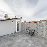 Charming 2br W Terrace & Garden *