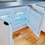 Charming 2br W Terrace & Garden بورتو