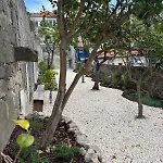 Charming 2br W Terrace & Garden *