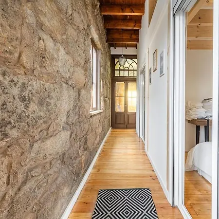 Charming 2br W Terrace & Garden Apartmán