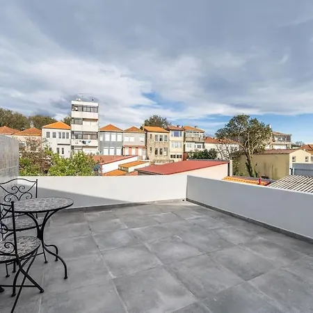Apartmán Charming 2br W Terrace & Garden