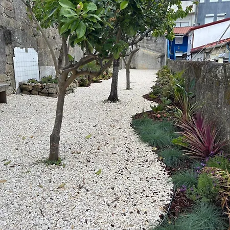 Charming 2br W Terrace & Garden * بورتو