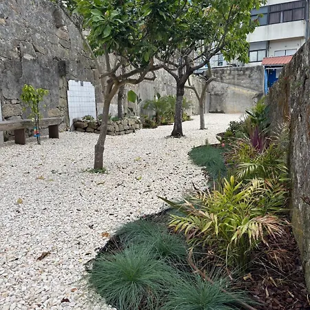 Apartmán Charming 2br W Terrace & Garden
